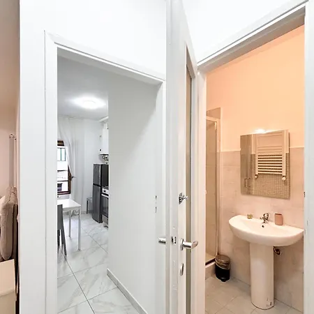 Fair Heaven - Modern Stay Near Metro Bisceglie&San Siro-3